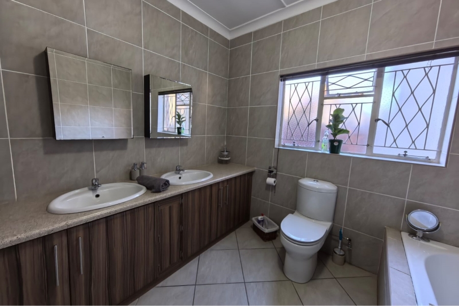 4 Bedroom Property for Sale in Hillcrest Northern Cape